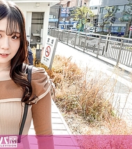 真實搭訕、首次拍攝。2180 體力測驗中竟然達到高潮！？在浦和站前遇到的約會前軟綿綿女友，以「為了健康」為名進行私處貼近的伸展運動！忍不住拿出◯◯時，她本該說「除了男友不行…」，卻不知不覺間搖晃著大臀，展現出杭打騎乘位！
