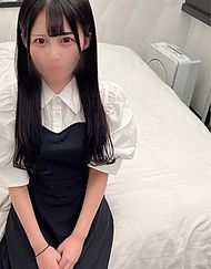 坂道系偶像般的纖細身材。久違地被男人觸碰到敏感的身體，情緒如洪水般氾濫。被堅硬又巨大的陰莖和�滾燙的精液的快感所包圍，臉頰不禁泛紅的淫蕩的我。