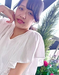 戀物攝影界的巨匠被穿著性感服裝、通過五人制足球鍛鍊出的白皙高挑纖細美體榨取了積聚的精液。