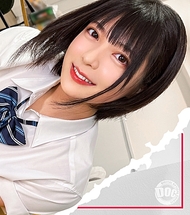 【沉迷女兒】短鮑伯頭非常適合的美少女。明明是兄妹般的存在，但看著她的睡臉卻讓我慾火中燒...『和平常不一樣，感覺像個男人...』慾望無法抑制的我，直接插入早熟的●●⇒中出。由美