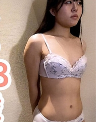 【素人初拍攝】とも(18) 可愛的教師候選人首次拍攝，讓她舔肛並用窺器觀察陰道內部，進行中出及肛門貫通ATM的另一視角影片。