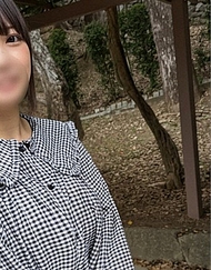 【初】※爆乳cosplayer 那位人氣cosplayer因㊎缺而應徵高收入兼職!! 柔弱的口技為少爺服務，最後是深入大量「中出」注入!!