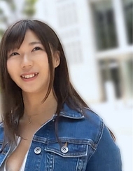 【附贈特典】※僅限現在750pt！纖細巨乳美女以前所未見的開腳翻身姿勢大量潮吹，瘋狂高潮