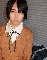 無修正＜黑髮短鮑伯E罩杯！帶有背德感的脆弱18歲喘息聲超可愛＞AFTERclass個人拍攝脫掉保險套直接插入，理性崩潰～濃厚中出完成