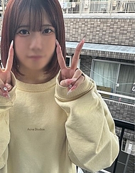 .身材嬌小且具備偶像潛質的可愛女兒。「啊，快要去了…去了！」在新居的陽台前抓住纖細的腰肢，高速抽插連續高潮，喘息不止。半內半外地將濃稠精液注入緊緻的小穴中。