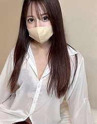 這是最後一部影片！【無】【中出】穿著透明襯衫搭配紅色內衣的性感美人妻。舔肛、用陰莖拍打當作工具後被掐脖子還比出和平手勢（笑），在高潮連連的弱小陰道中中出。※有特典