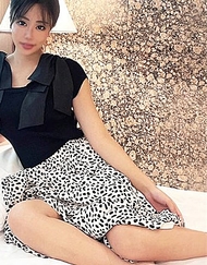 獨家販售【無修正】黑髮馬尾過於迷人的美麗又可愛的接待小姐（24歲）自拍性愛！擁有美乳與美穴的敏感身體，不斷高潮的極致快感性愛！！