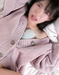 【新作.】個人拍攝）深入後入式讓潮吹淫水溢出。最強誘惑的騎乘位扭腰技巧。與童顏美女真實性友的甜蜜愛愛自拍。