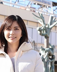 【有孩子的即濕】僅僅接吻就濕透的巨乳媽媽！為了三個孩子的撫養費忍不住，從奉仕口交到毫不留情的高速活塞，最後在腹部熱騰騰地大量射出，痛苦不堪的結束！