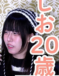 【素人初拍】しお(20) 身高153cm、體重36kg的纖細cosplayer首次拍攝。中出後進行肛門貫通ATM。長時間電擊器折磨導致連續高潮，口水流淌同時顫抖不已。