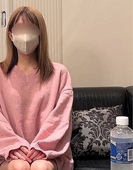 【完全露臉】酒吧美女27歲。身高153cm的嬌小她，被肉棒猛烈插入，龜頭直達肚臍的激烈活塞運動讓她徹底失控→中出。