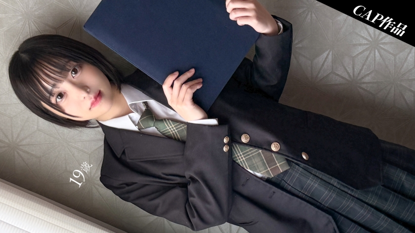 和貧乳短髮的隱藏帳號女子初次見面約會後，紀念性地拍攝了性愛影片。