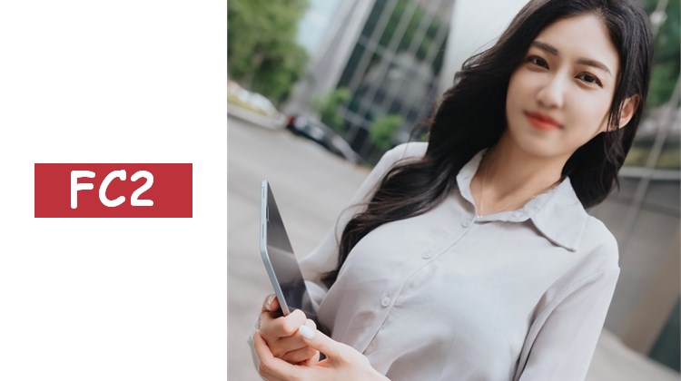 IT業界的新人，風格出眾的超級美女。平時認真的模樣在看到黑色巨根後瞬間改變。從下班到上班，激烈活塞運動達到高潮，潮吹不停。