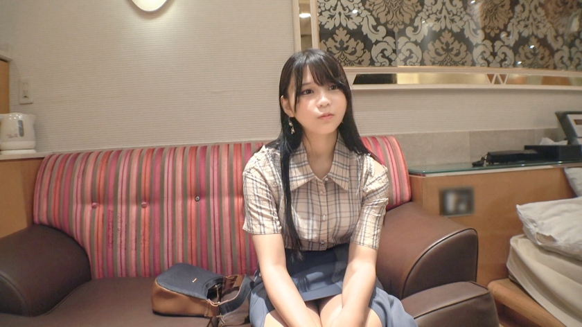 【這種最色情】【不起眼的女孩竟然是隱藏巨乳】看起來文靜的臉蛋，一旦插入就激烈呻吟的樸素女孩！F罩杯的胸部晃動著，感受到極致的模樣實在太震撼了！【首次拍攝】網路上應徵AV→AV體驗拍攝 2495